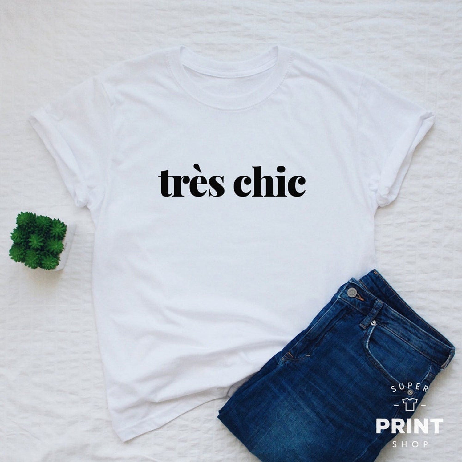'Tres Chic' French Slogan Tee - Paris Inspired Fashion Graphic Novelty Shirt